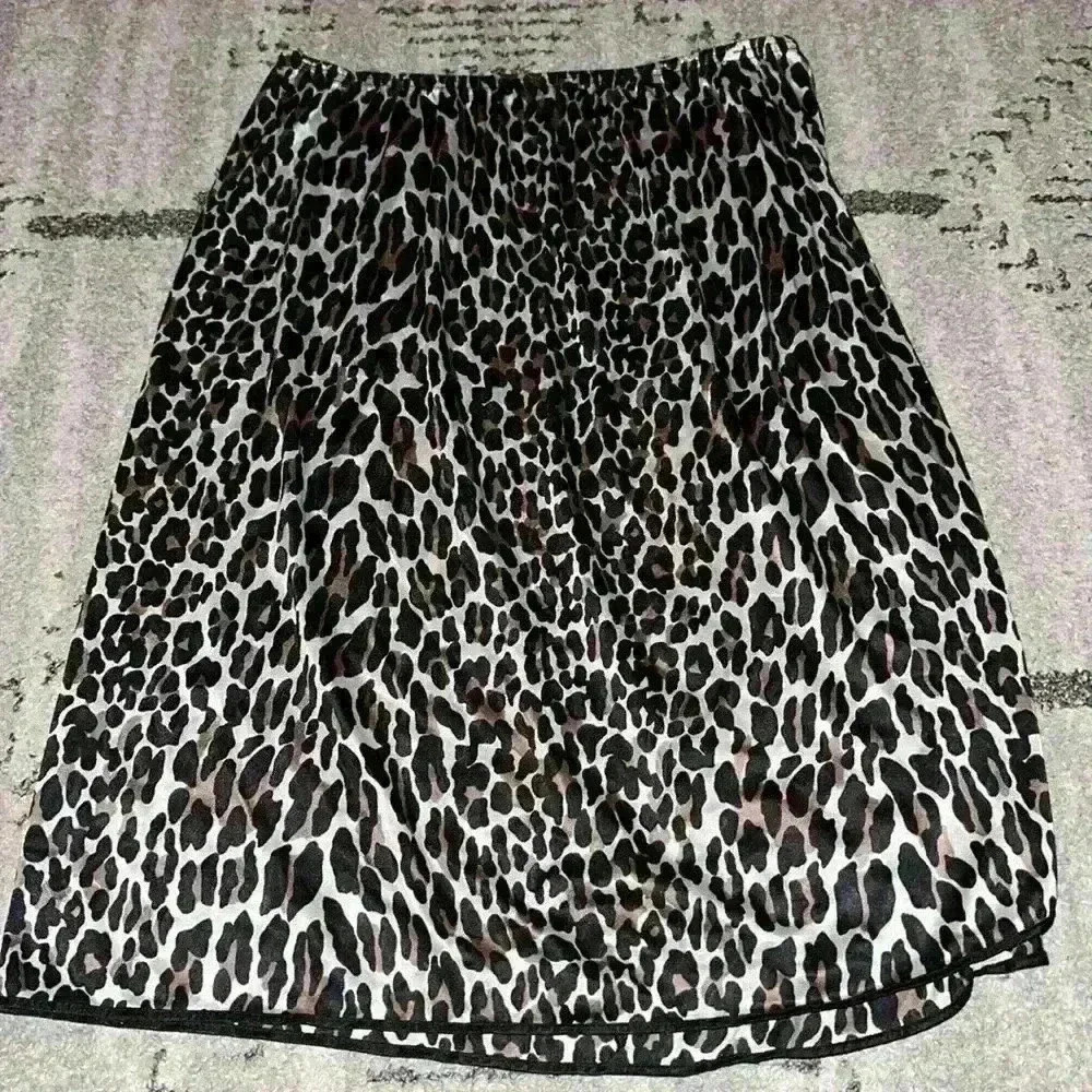 Vanity Fair Vintage Nylon Leopard Print Half Slip Jungle Side Slit sz‎ M 22”